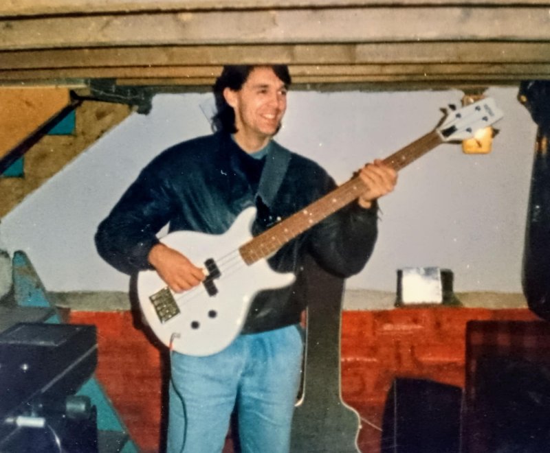 Kevin Mullen (bass)