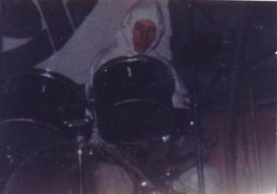 Gimix
        Chill in White Suit